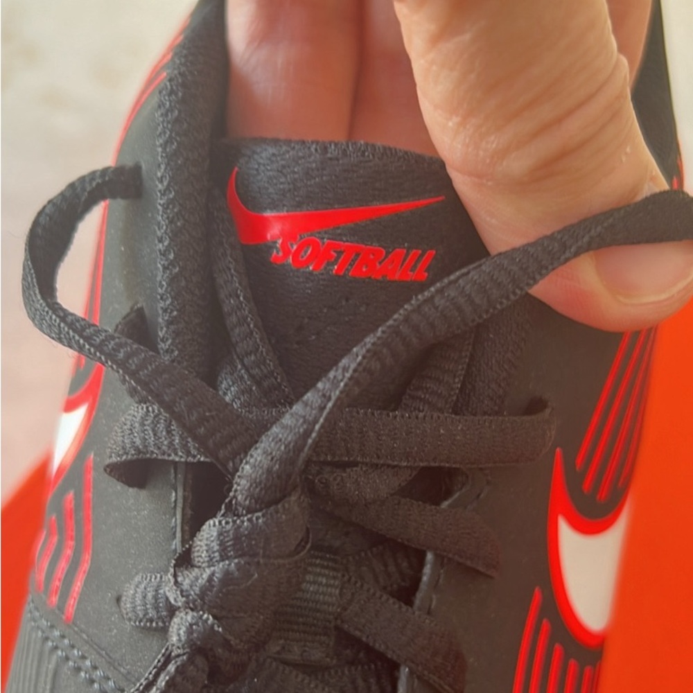 Nike HyperDiamond 3 Keystone size 2.5 Shoes Black Red Softball Cleats Brand new